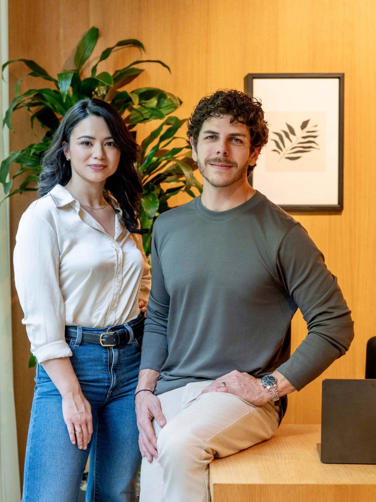 topo-duo-portrait-office